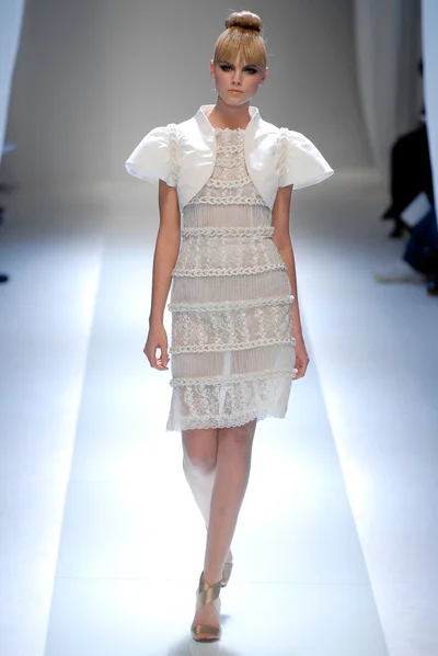 Look 11
